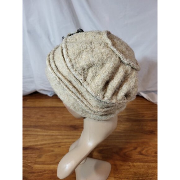 Vtge La Fenice '90s Beige Felted Italian Wool Floral Detail Pillbox Cloche Hat - Picture 2 of 5